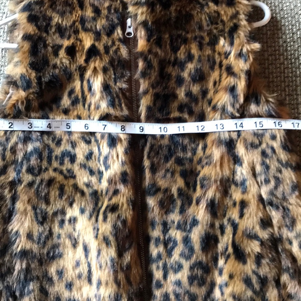 BRAND NEW J CREW Faux fur leopard print vest. - Picture 6 of 8